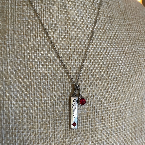 925 stamped sterling silver gryffindor Harry Potter necklace - Picture 1 of 10